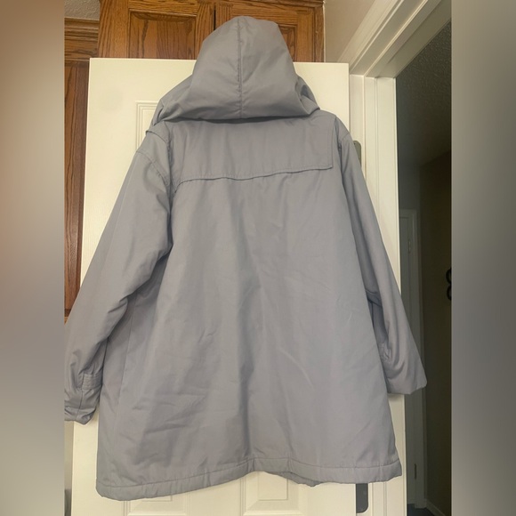 London Fog Winter Parka. Size 14. Gray. Removable hood. Pockets. - Picture 8 of 8
